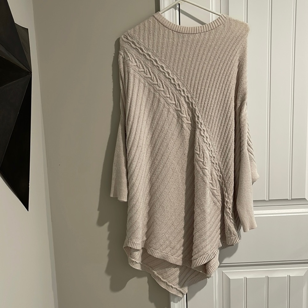 Simply Vera Vera Wang cream sweater size S/M